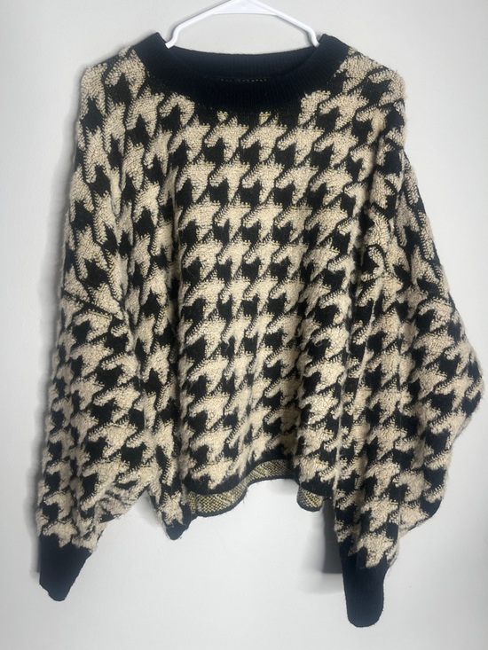 Max Studio Sweaters - Max Studio Black & Cream Houndstooth Crewneck Sweater